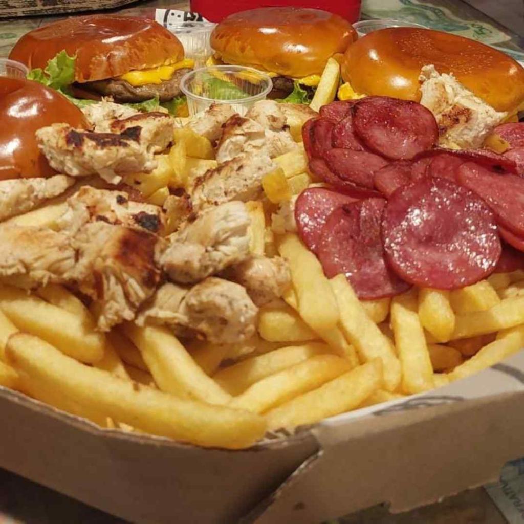 Combo Frango Calabresa na caixa de pizza