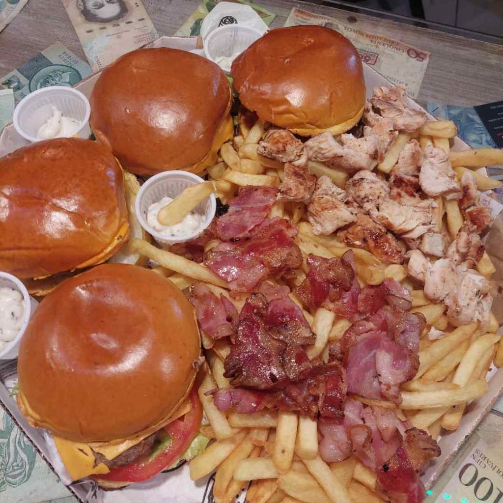 Combo Frango Bacon na caixa de pizza