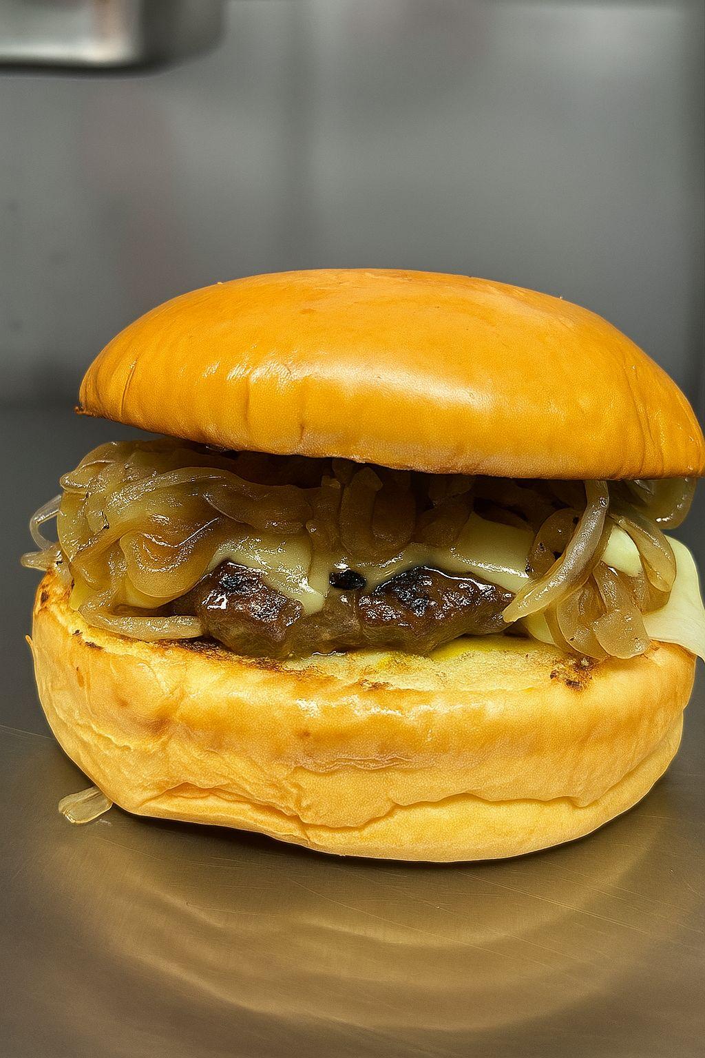 BURGUER 150G + Cebola caramelizada