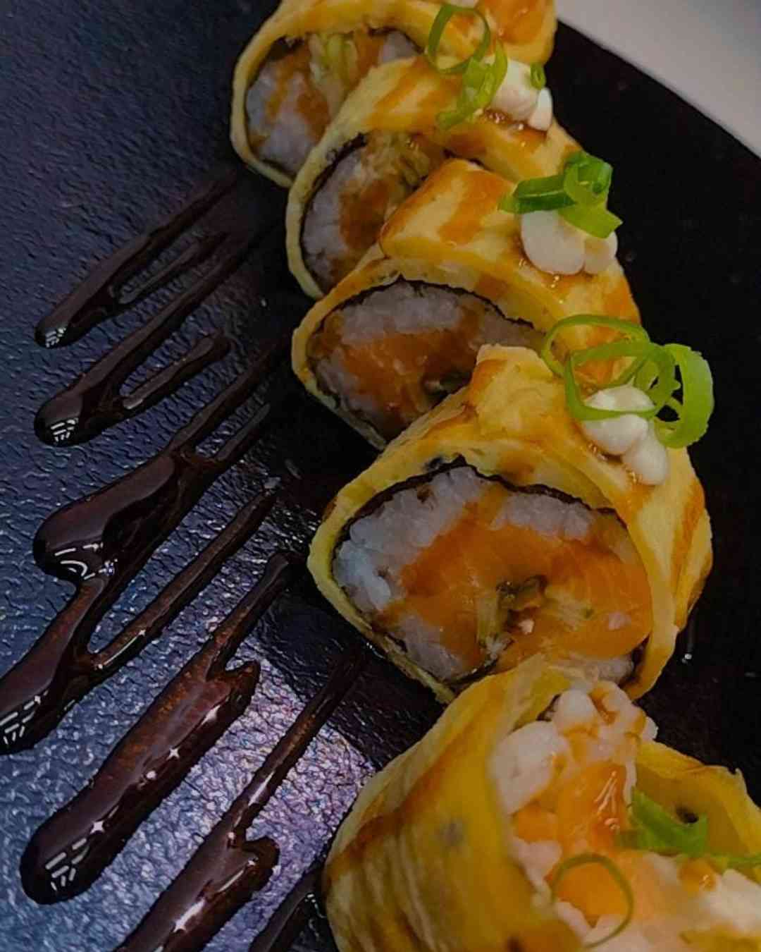 Golden salmon roll